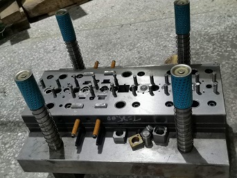 精密五金配件加工常用的沖模需要進行什么樣的維護保養(yǎng)？